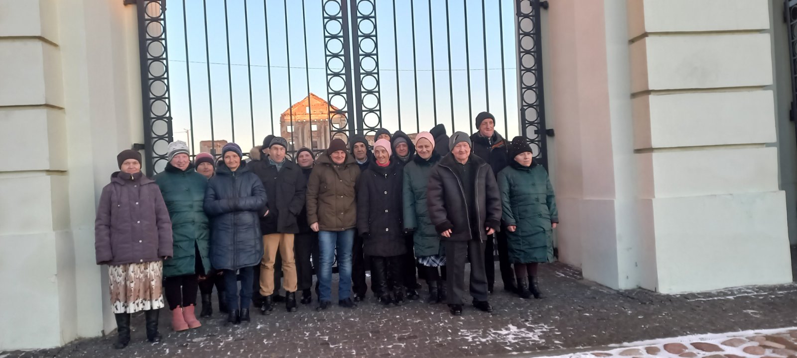 Проживающие посетили Музей-усадьбу "Пружанский палацик" и Ружанский дворцовый комплекс рода Сапег.